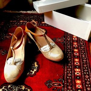 Sundance Leather wedges with ankle strap-Made in Italy.